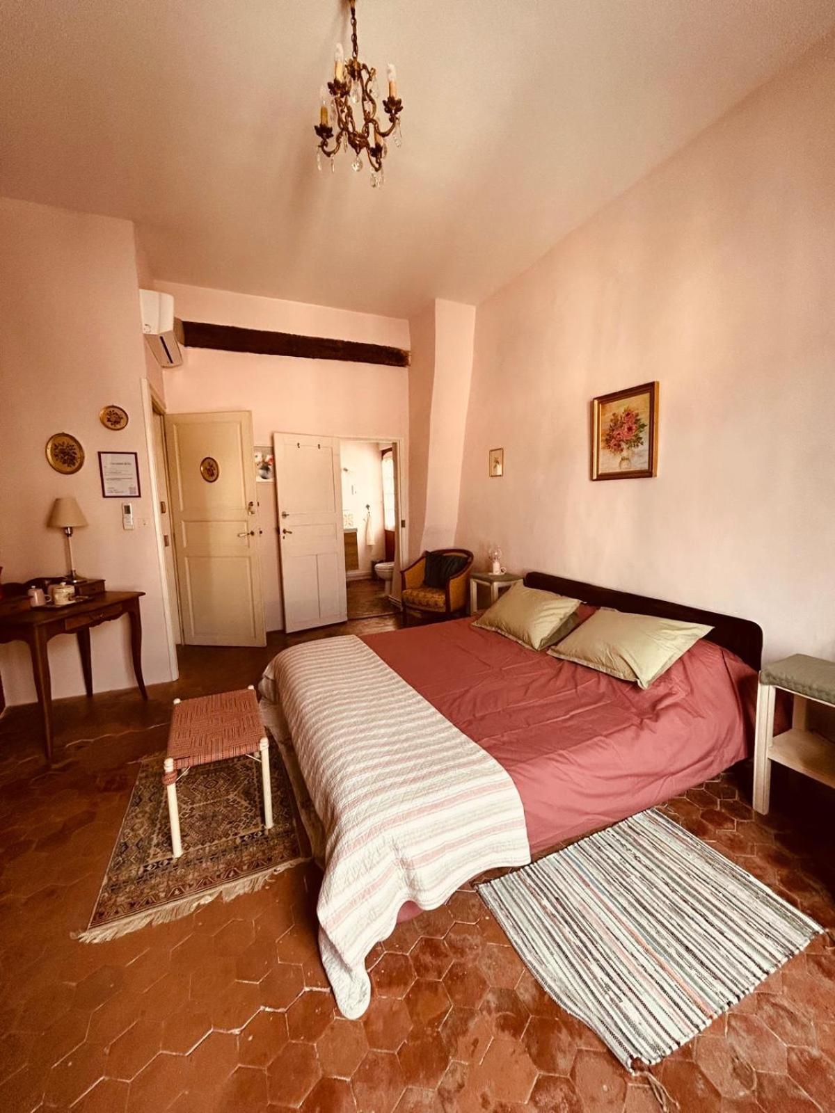 La Sarrasine Otel Villes-sur-Auzon Dış mekan fotoğraf